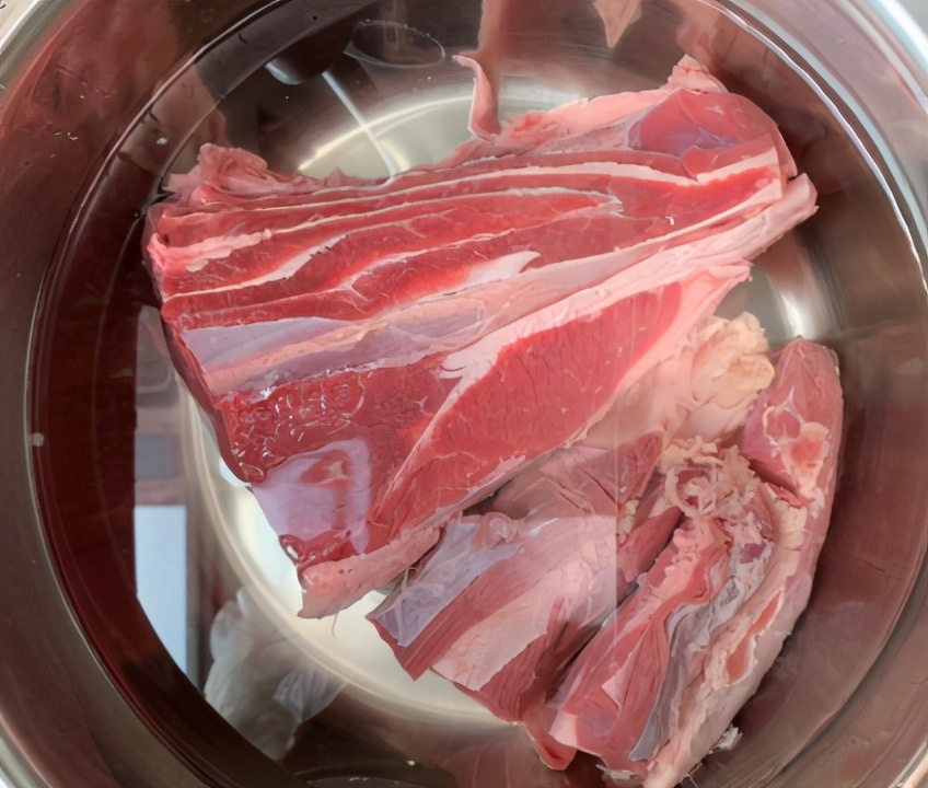 卤牛肉家常做法20斤牛肉放多少盐,卤牛肉怎样卤出来的牛肉鲜嫩好吃