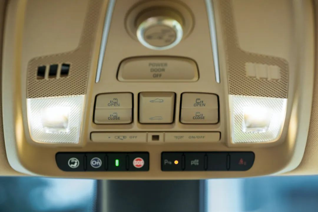 别克gl8es陆尊对比陆上公务舱,试驾gl8es陆尊