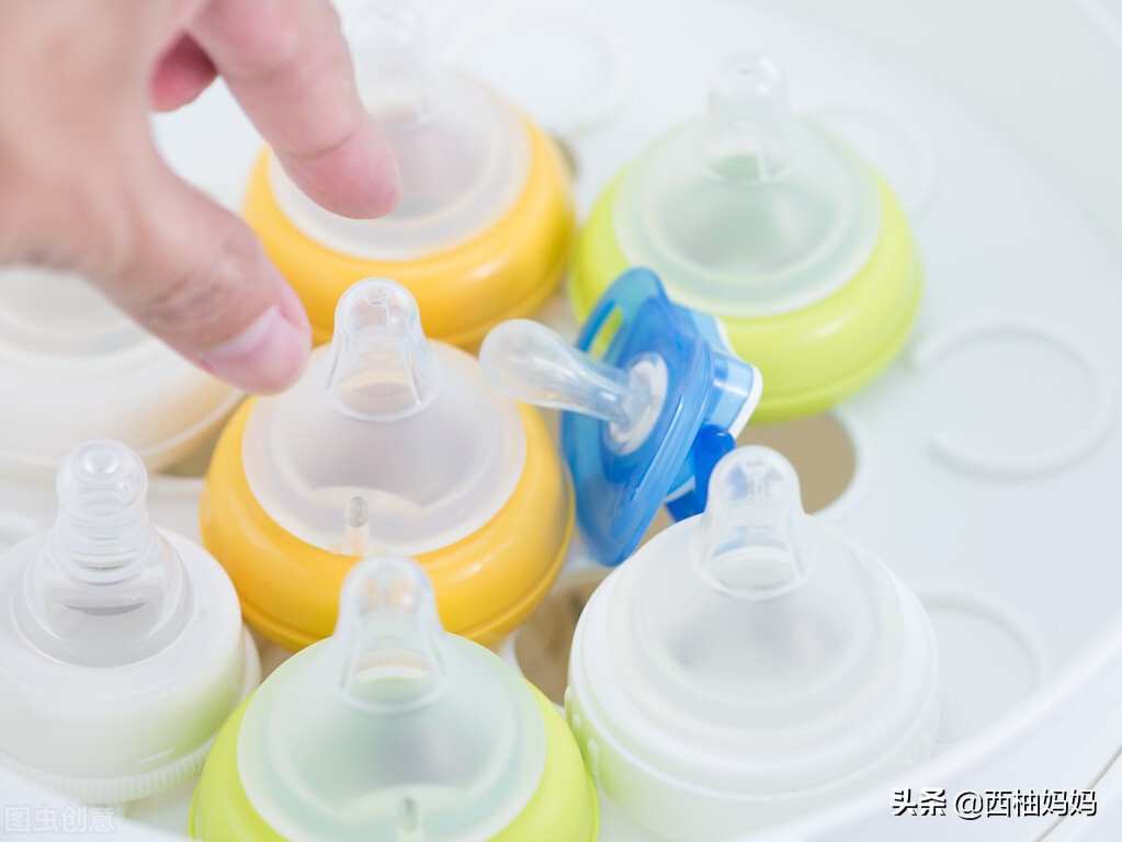 吐奶双胞胎,90后妈妈吐奶