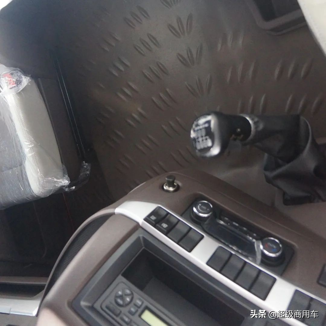 柳汽乘龙t5与龙卡,乘龙t5牵引车最新款