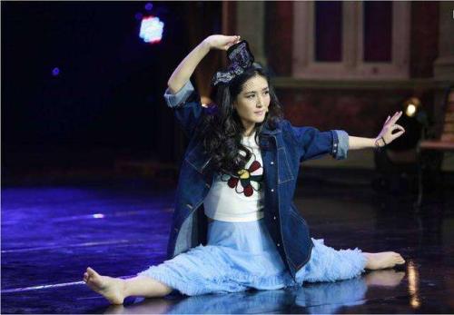 劈叉下不去还要蹲马步,劈叉下不去单腿上不去怎么办