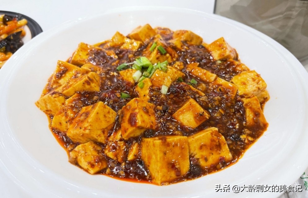 成都美食小吃视频,品尝成都美食必吃的十大名小吃