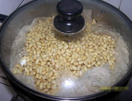 自制黄豆酱油一斤酱饼放多少水,自制黄豆酱油水比例