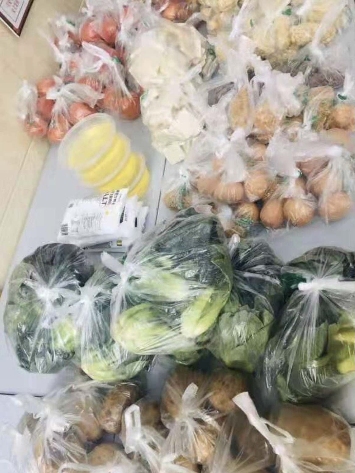 买口罩、代购、送餐…这所大学有这样一群冲在前面的“后勤兵”