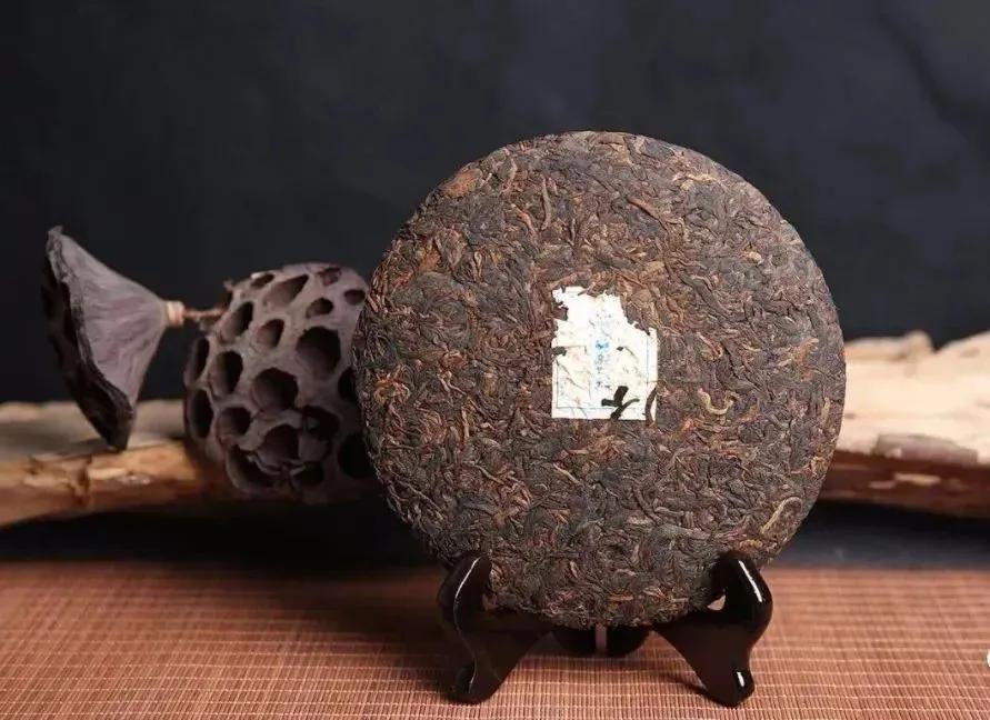 普洱茶内飞的由来,普洱茶内飞都是压住的吗