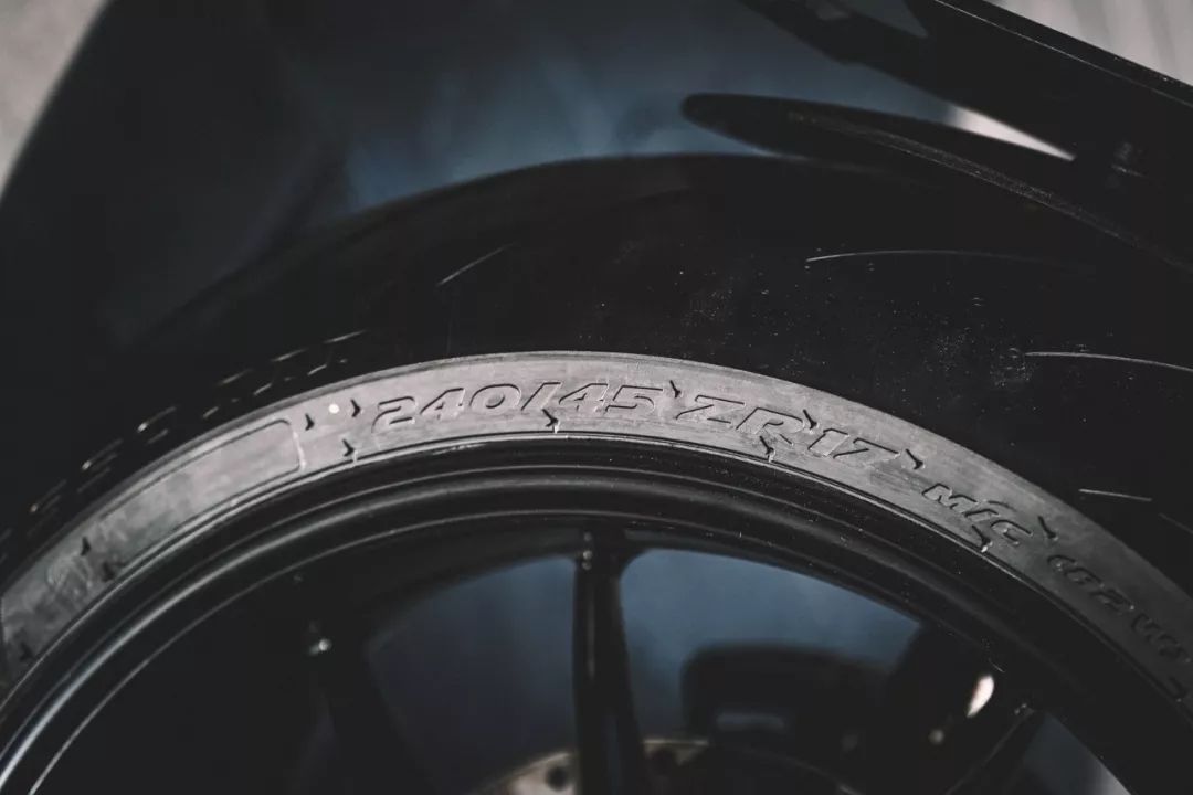 2022款杜卡迪1260s试驾,杜卡迪1260s是复古还是街车