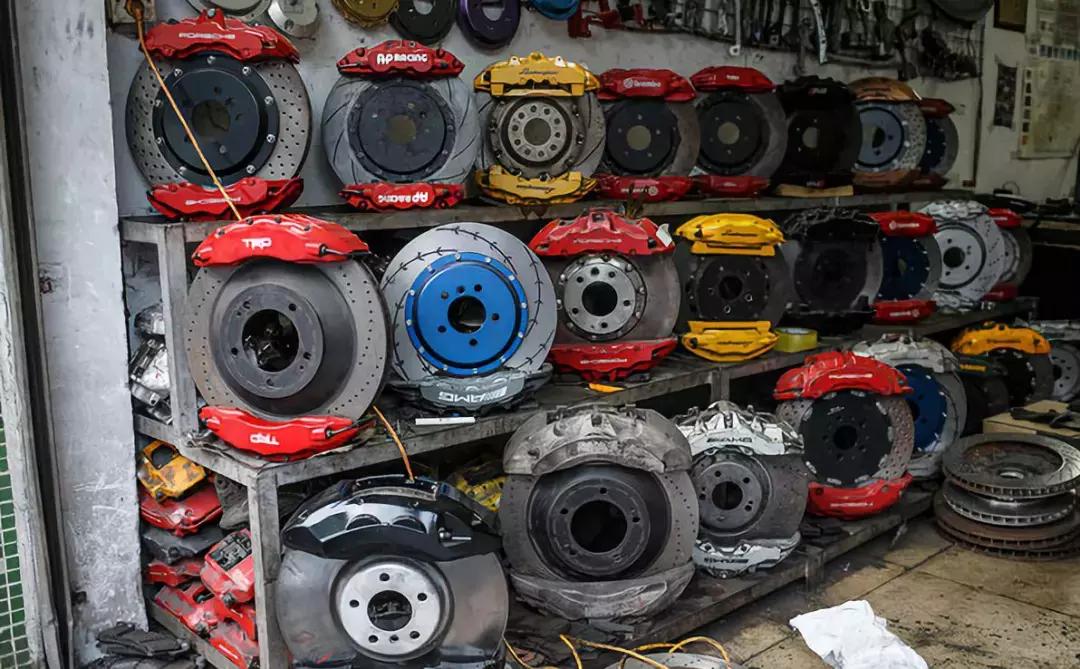 brembo卡钳6活塞可以装18寸轮毂吗,brembo卡钳m6价格