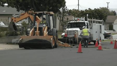 修马路不灌水泥，美国人直接用胶布，这是什么“智障”操作？