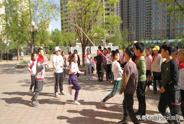 走向操场，“趣”跑步，“趣”踢球——尖草坪区恒大名都小学