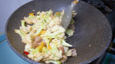 炒花菜老是糊,炒花菜直接下锅软烂不香