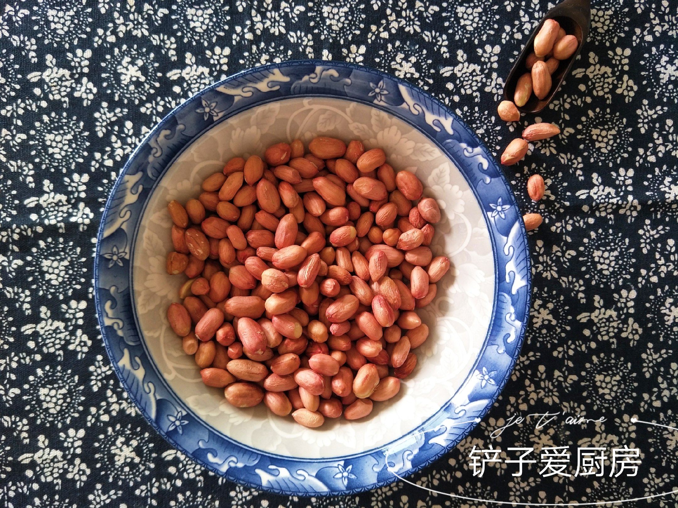 油炸花生米,刚下锅就炸糊了,教你正确做法,花生酥脆不糊不返潮