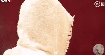 潮酷穿搭适合化什么妆 (美妆博主戚薇完整版视频)