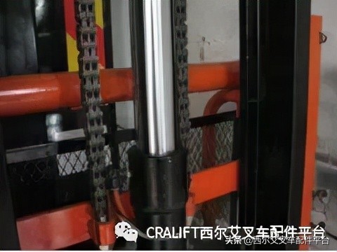 叉车链条提升两倍行程原理,叉车上的链条太松怎么调节