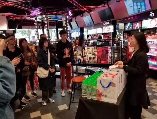 简历如何脱颖而出？面试得注意什么？大学生们参观屈臣氏收获满满