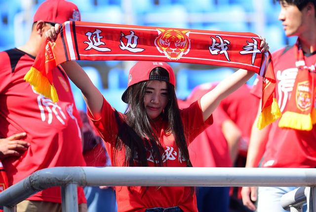 中国足球反败为胜,中国足球扛下了一切