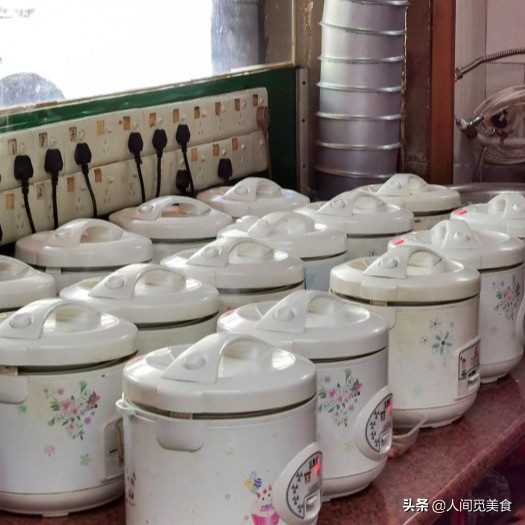 适合一个人的摆摊小吃煲仔饭,广东煲仔饭42元一锅