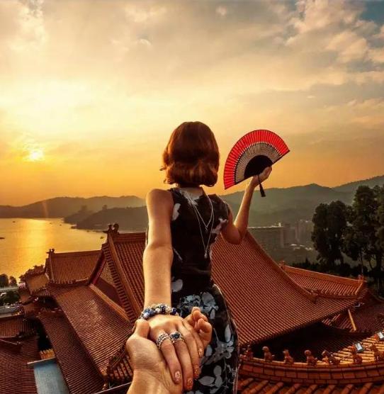 女生背影杀怎么照,6个动作练出完美背影杀