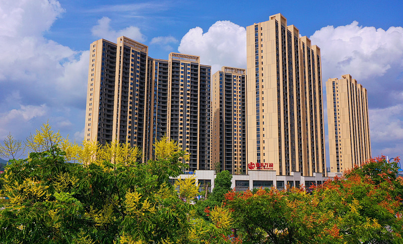 一楼和顶楼真的都不能选吗,买房子为什么不买顶楼以下三层