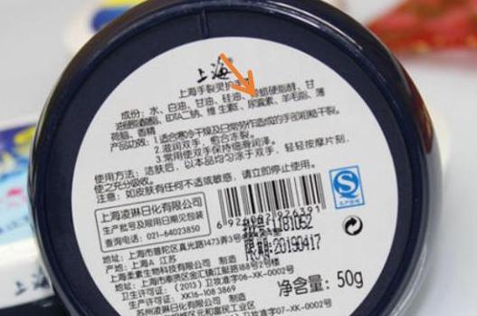 防止嘴唇脱皮的滋润唇膏哪种好用,嘴唇干裂脱皮哪种唇膏好得快