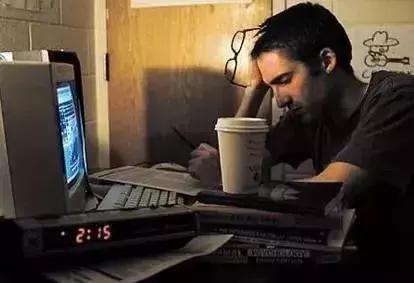 右边脖子疼痛要警惕四种原因,脖子不舒服几个动作帮你轻松解决