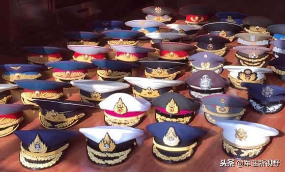 军服帽徽,军服领章帽徽佩戴