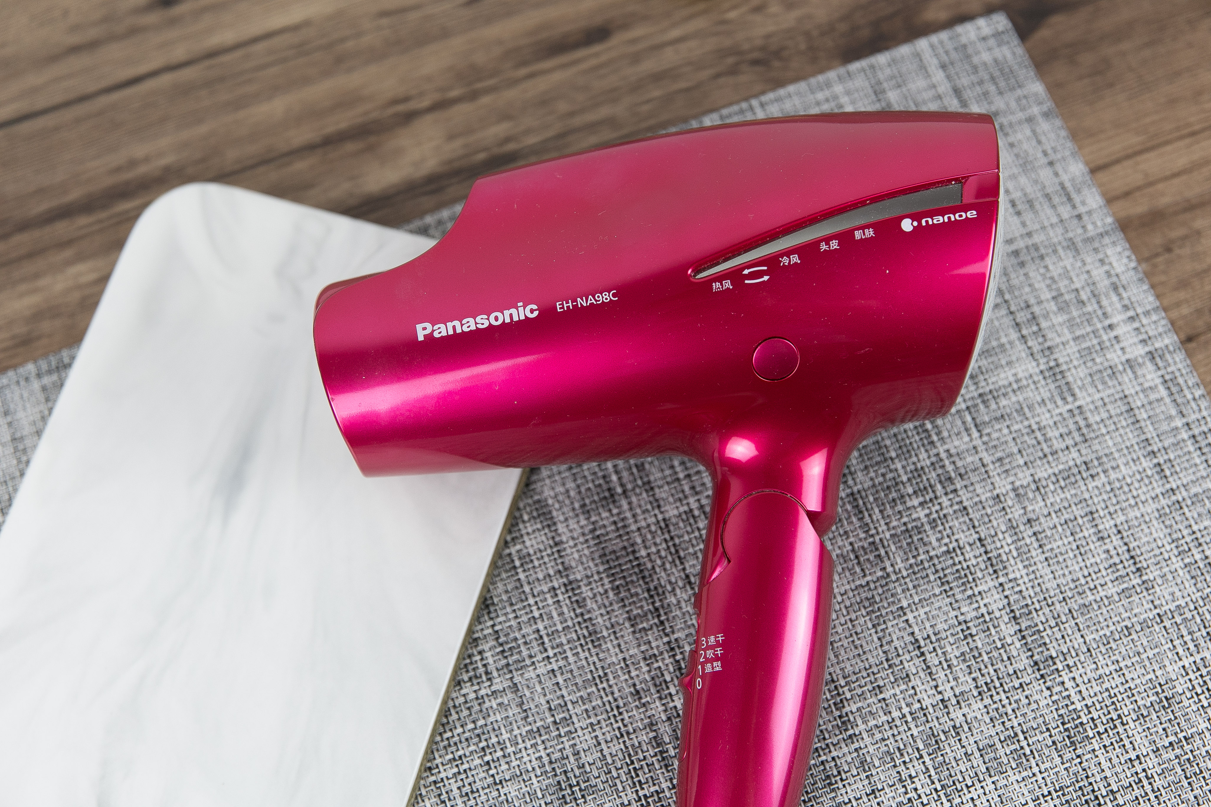 还在为繁琐的护肤步骤而烦恼吗,还在为皮肤问题困扰吗