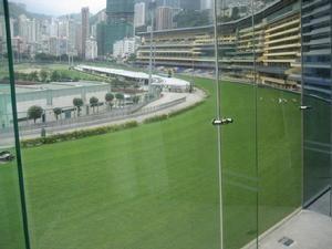 香港赛马持续百年，缘何经久不衰？