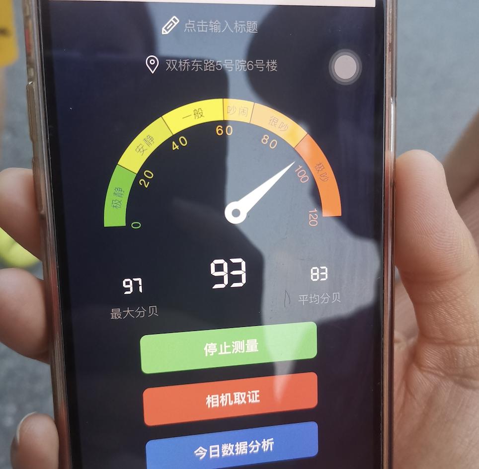 火车铁轨噪音装隔音窗,火车经过太吵隔音板真的隔音吗