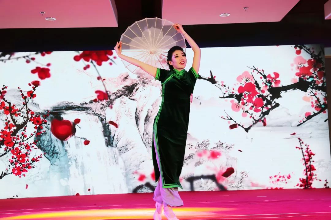 看图识人的女人是谁,看图识人这个女人是谁