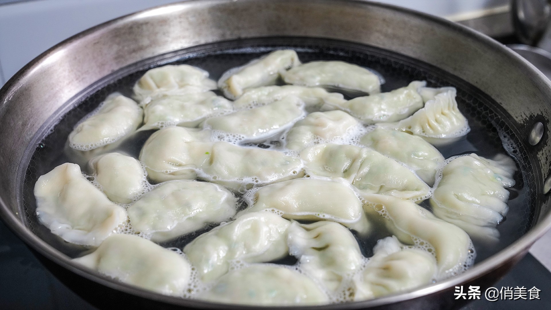 煮饺子不用放三遍水,饺子开锅煮几分钟就好