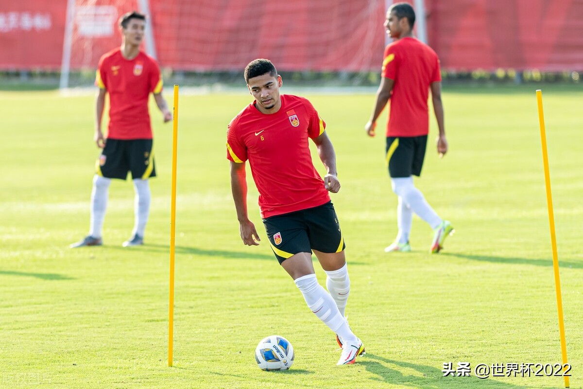 国足后卫眼神防守,国足后卫不防守