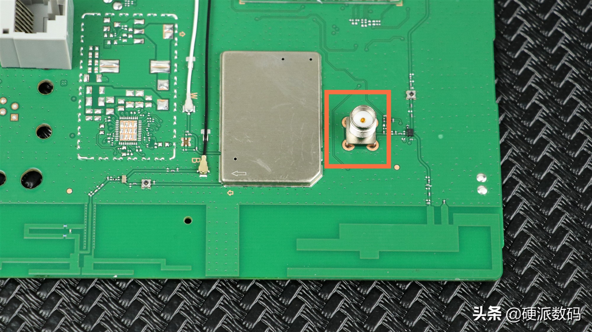 华为4g路由2pro开箱评测与拆解,华为旗下的4g路由2pro测评