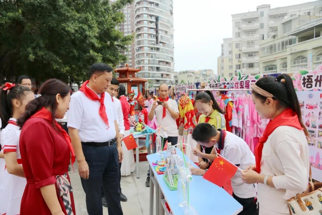 传承红色基因争做新时代少先队员,传承红色基因争做新时代好队员