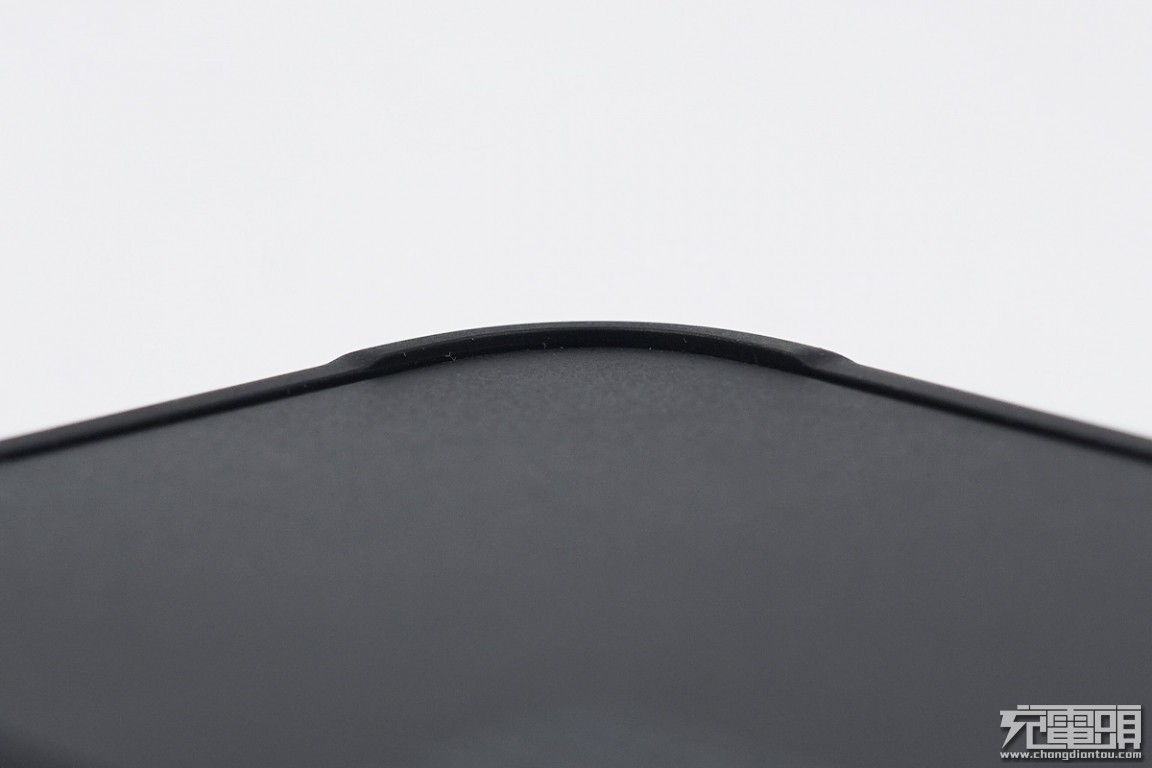 mophie二合一无线充电底座,mophie推出四合一无线充电器