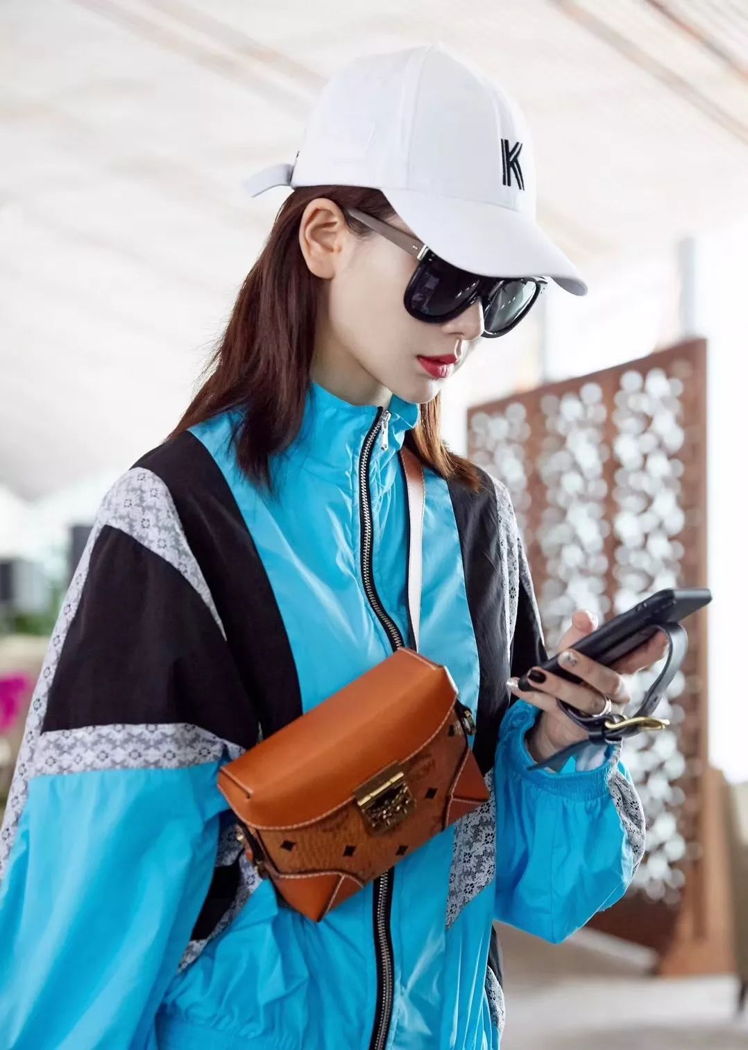 今年最火的斜挎腰包,腰包该怎么搭配