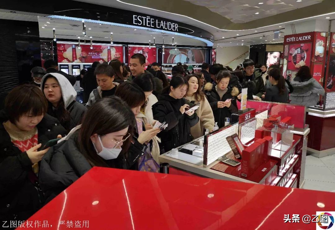 中国游客时隔9月再现韩国免税店,中国游客挤爆韩国免税店