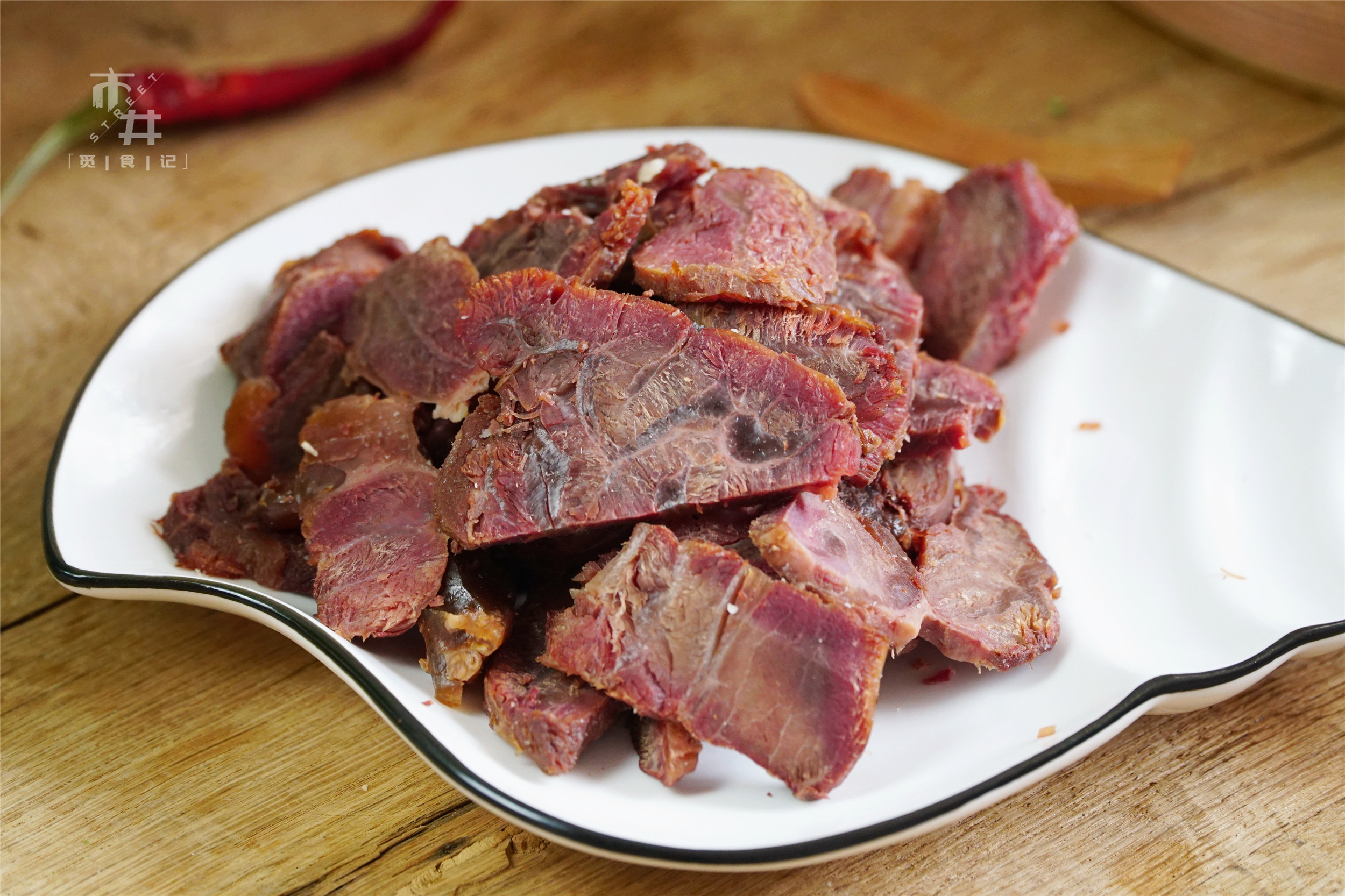 做卤牛肉,我家用了20多年的配方,牛肉酥软不缩水,有嚼头不塞牙