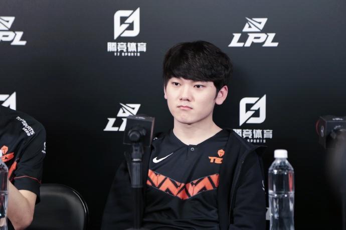 fpx鎴樿儨v5,姣忔棩鎾告姤12