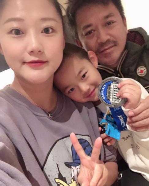 深扒*疆新**三宝情史，从影后到天后，从港圈到京圈，精彩曲折无止境