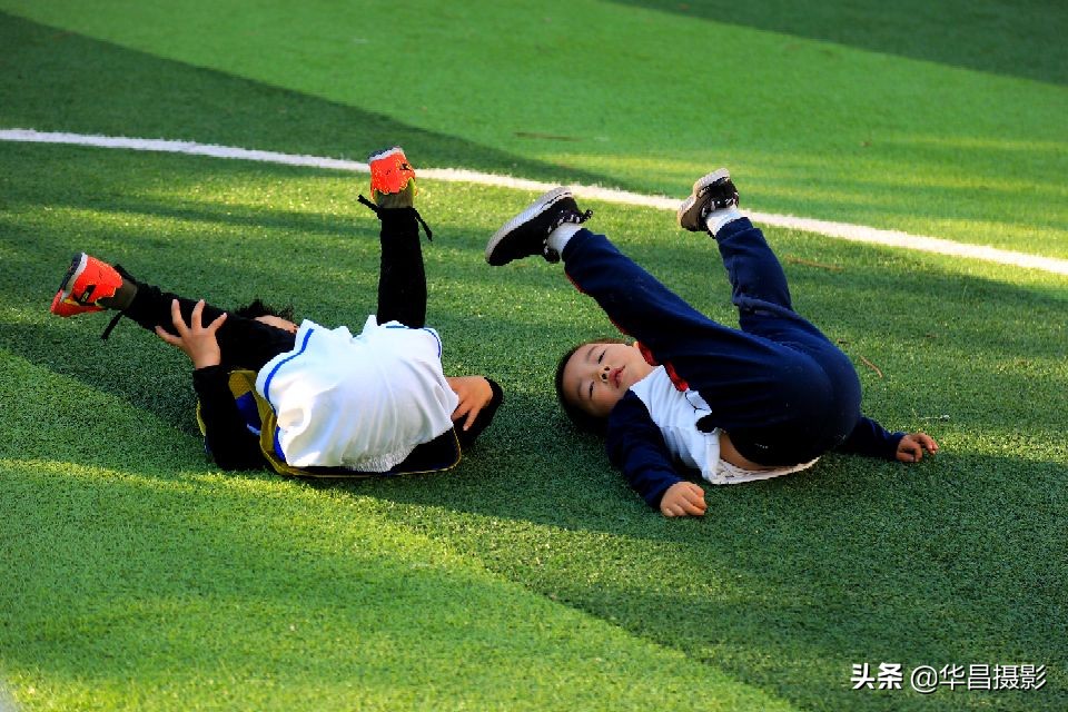 儿童足球训练搞笑瞬间,小孩足球训练10个基本动作