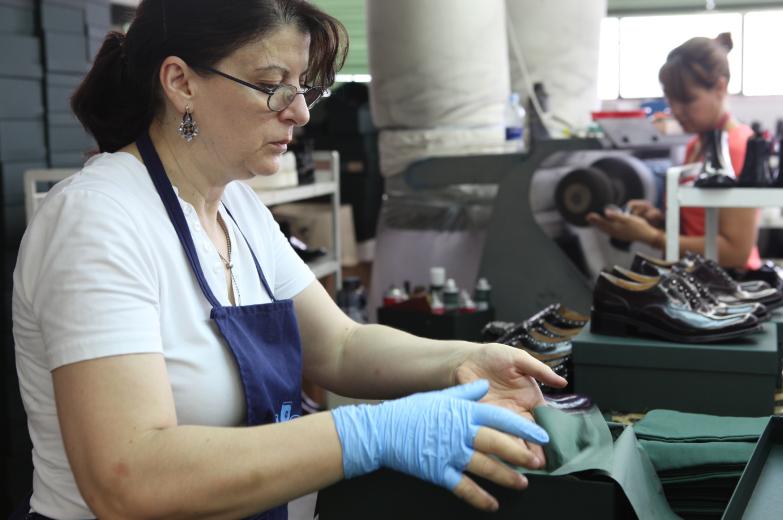 马尔凯也有一家叫LV的店，不过人家做的是皮鞋