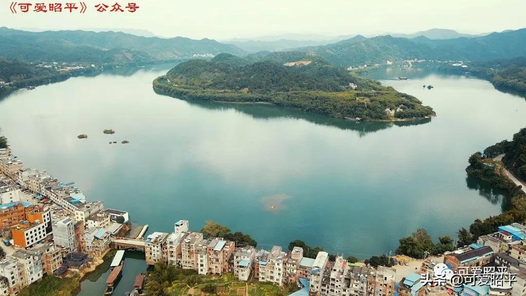 昭平县桂江东岸公路视频,贺州昭平道路建设