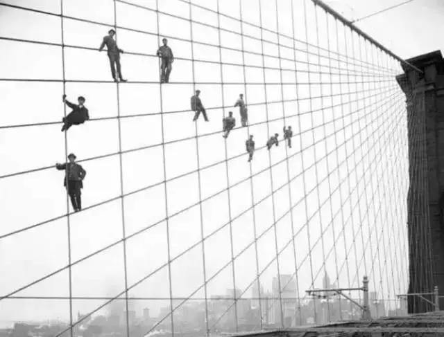 霍金站起来的照片,霍金站着