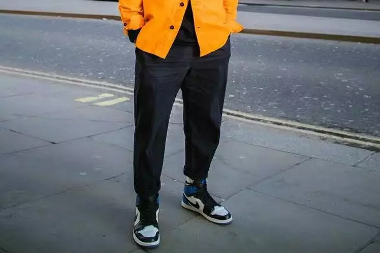 aj篮球鞋搭配什么裤子好看,什么样的宽松裤子配高帮aj好看