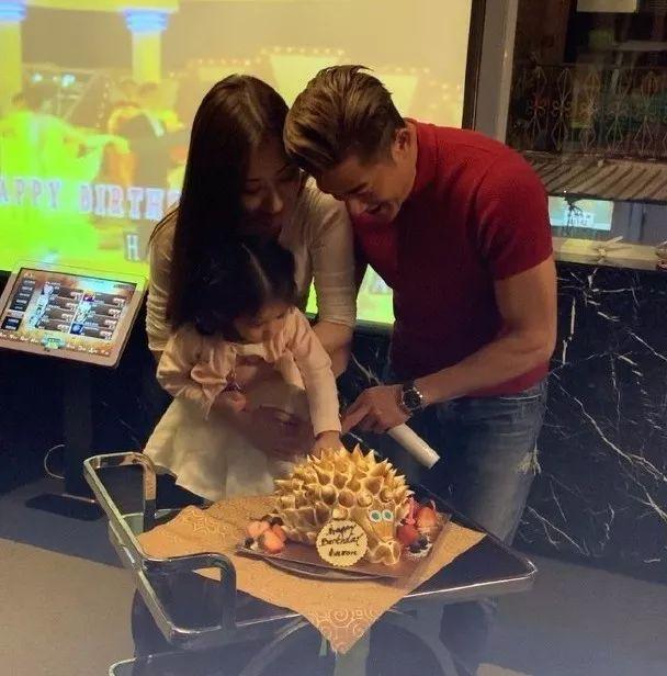 郭富城携娇妻和女儿公开露面,郭富城妻女