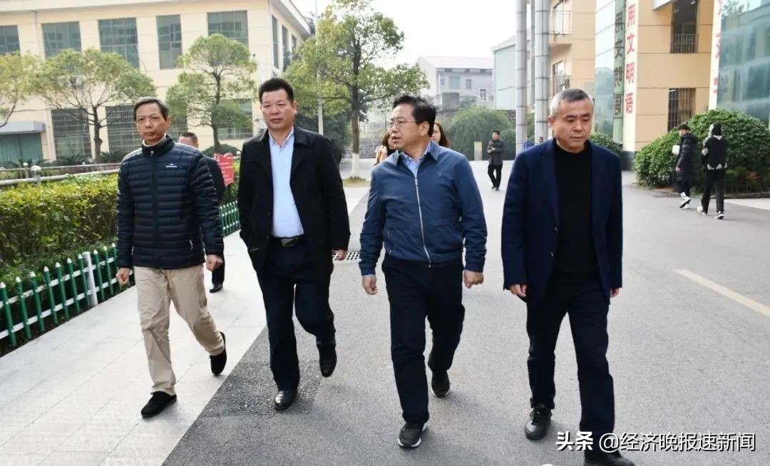 江西省普通高*特中**色学校评估组专家在临川三中开展评估活动