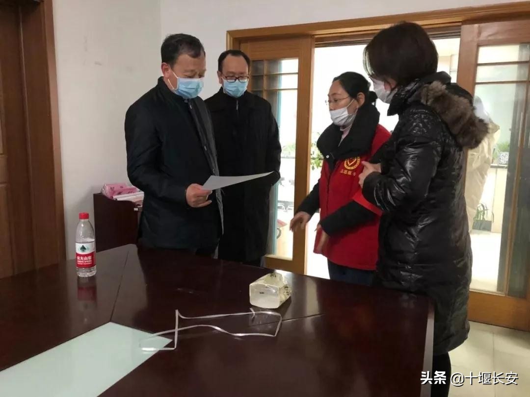 我是一颗小小的石头,深深地埋在网格之中