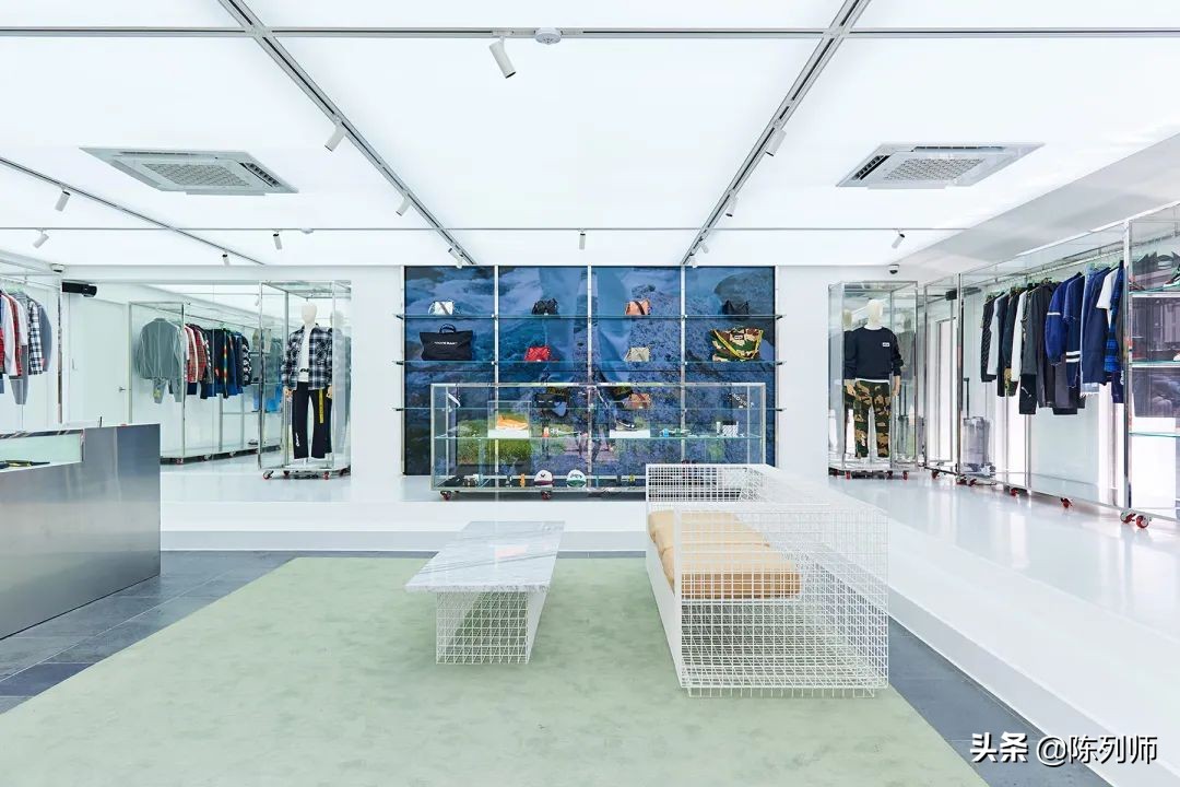 offwhite风格,白色品牌陈列搭配