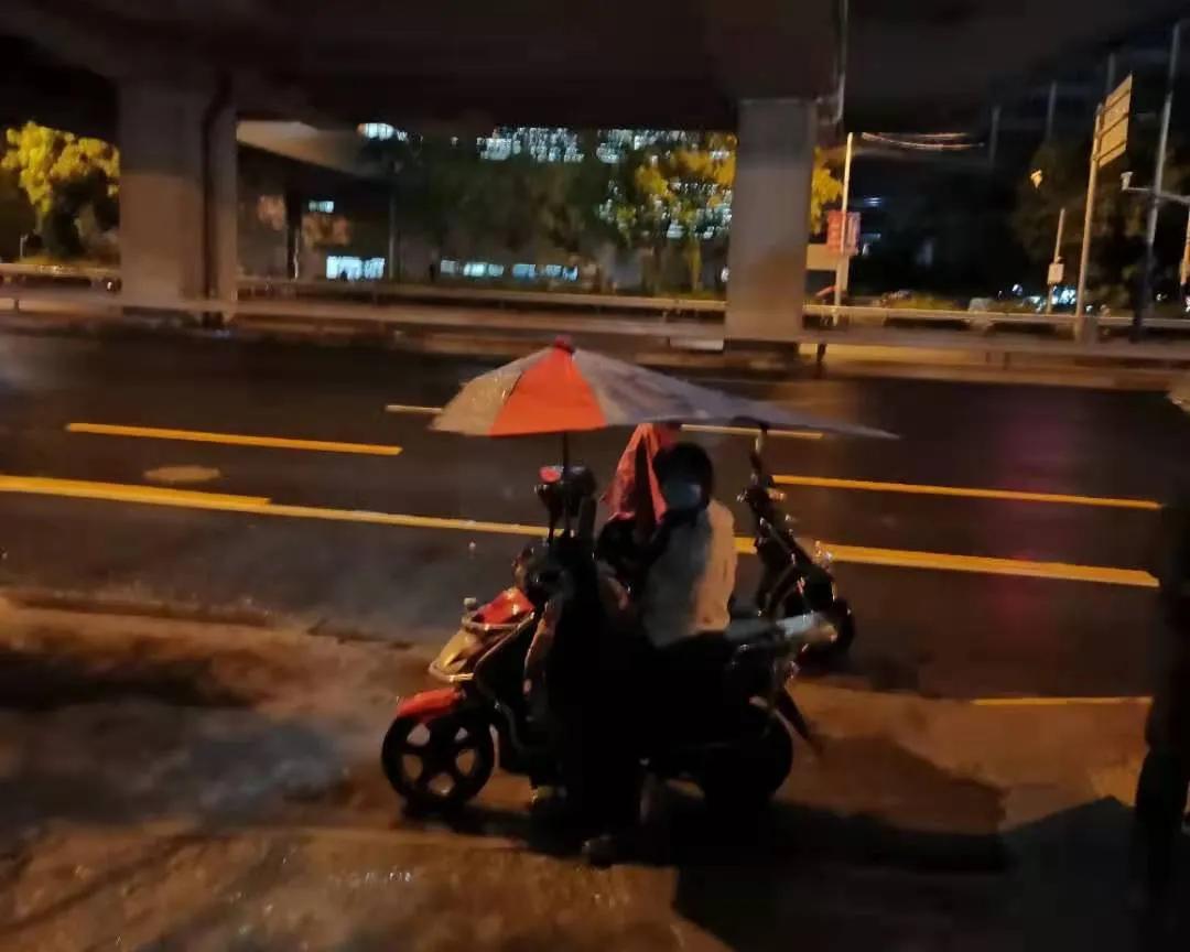 谁在美兰湖站挂上了口罩