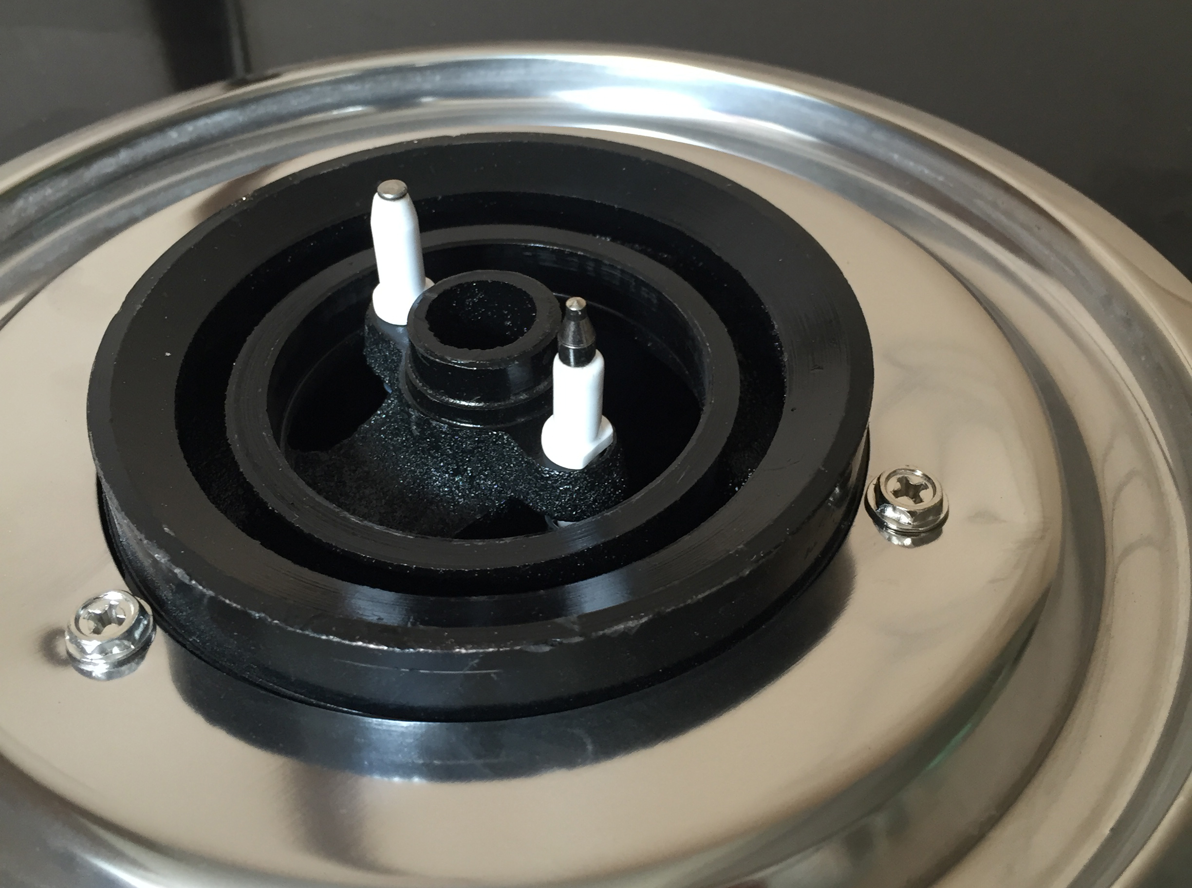 燃气灶打不着火松手就熄灭怎么办,燃气灶打不着火一松手火就灭